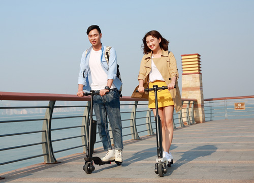 TIPPS ZUM FAHREN MIT EINEM E-SCOOTER IN EINER NEUEN STADT